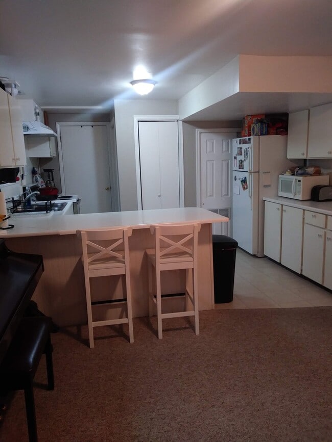 Building Photo - 491 W 700 S