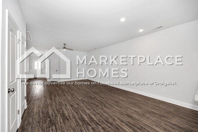 Photo - 417 Edgebrook Dr