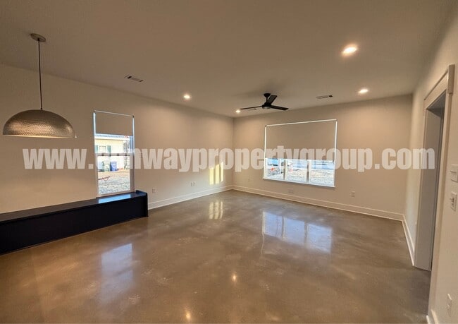 Photo - 2156 Prince St