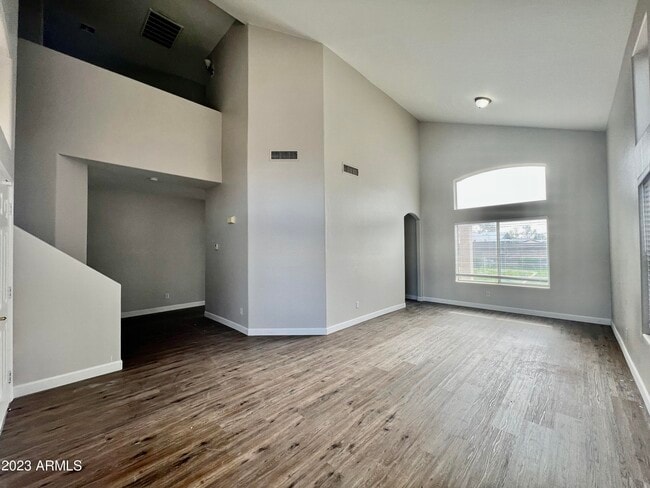 Photo - 837 W Ivanhoe St