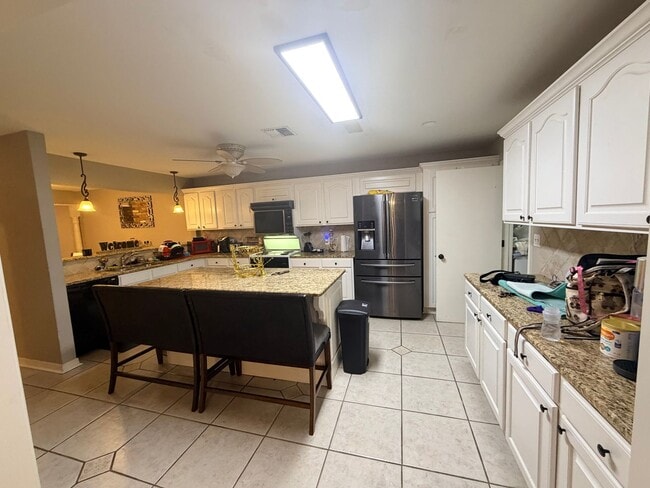 Photo - Beautiful 3 Bedroom Townhouse