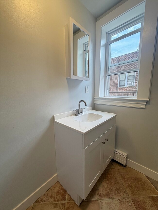 Photo - 67 W 53rd St