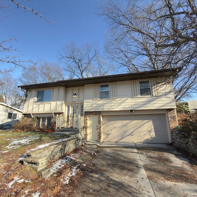 Building Photo - 3 Bedroom Home In Kentwood Schools!