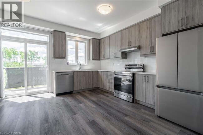 Photo - 120 Court Dr