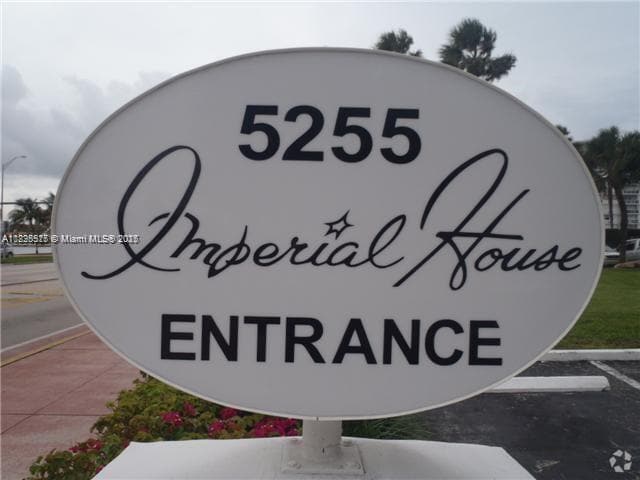 Building Photo - 5255 Collins Ave Unit 1A Rental