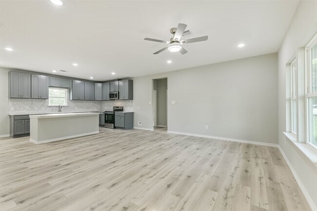 Photo - 122 County Rd 3704