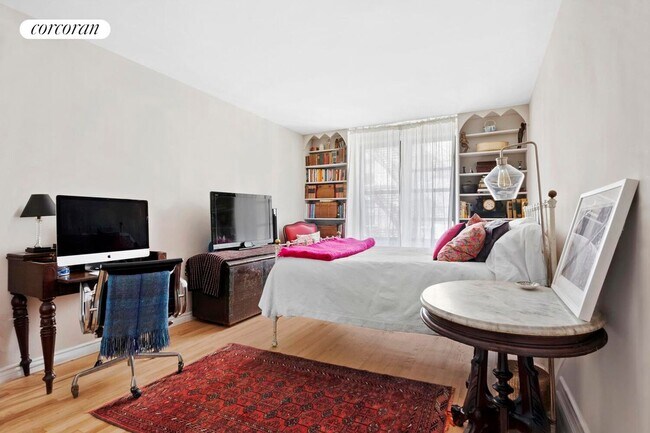 Photo - 165 Christopher St