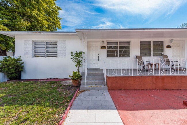 Photo - 323 NW 21st Ave