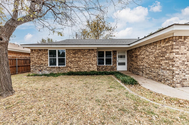 Photo - 4813 73rd St