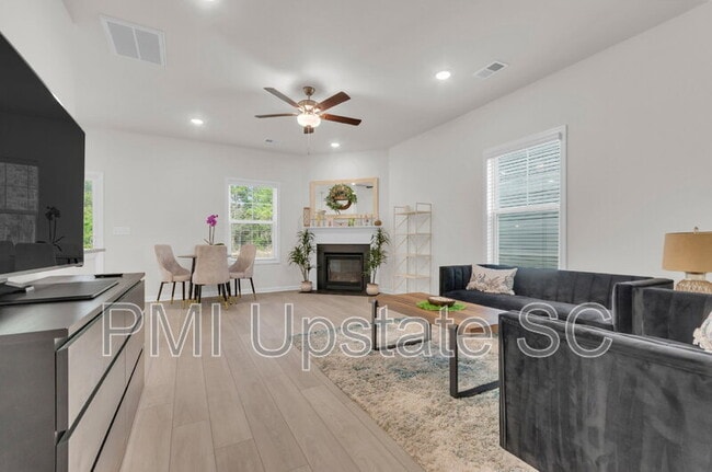 Photo - 1110 Silverbend Trl