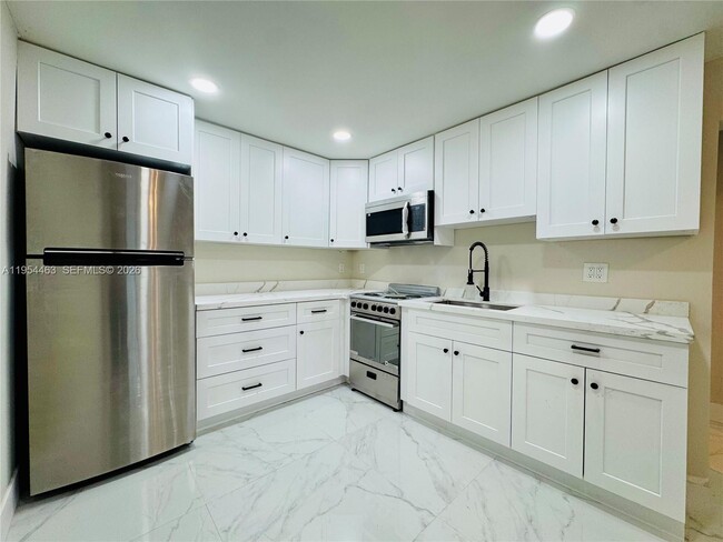 Building Photo - 7943 NW 6th Ave Unit 2