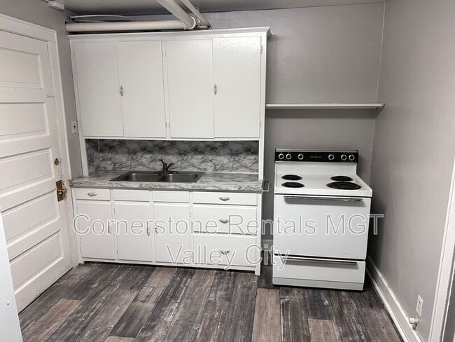 Photo - 208 5th Ave SW