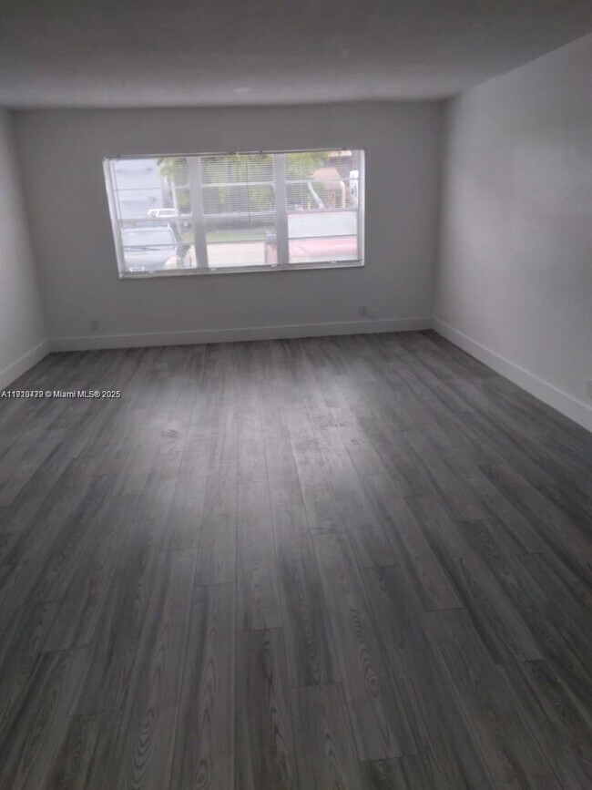 Photo - 1450 Atlantic Shores Blvd Unidad 105