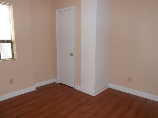 Building Photo - Cozy 2 Bedroom Apartment - Walk to UGA Cam... Unit 604