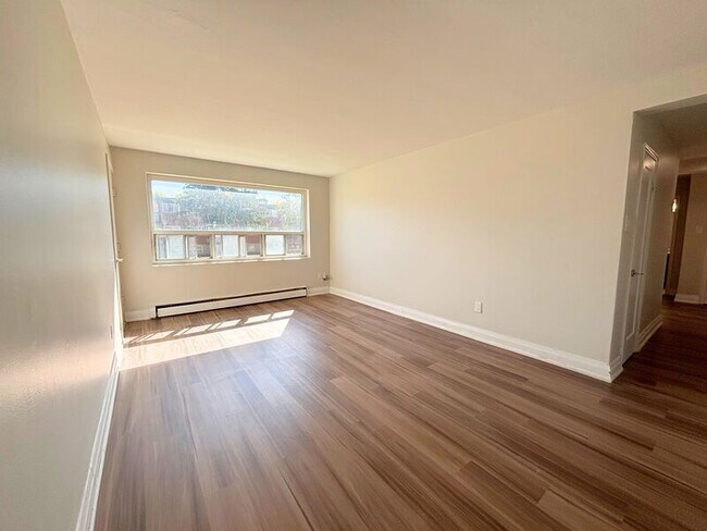 Photo - 280 Lorne Ave