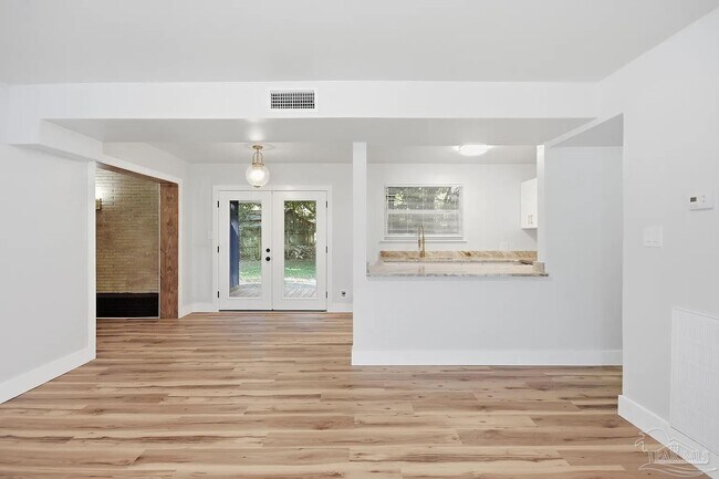 Photo - 522 S Edgewood Cir