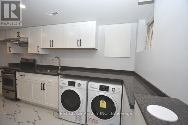 Photo - 133 Coxwell Ave