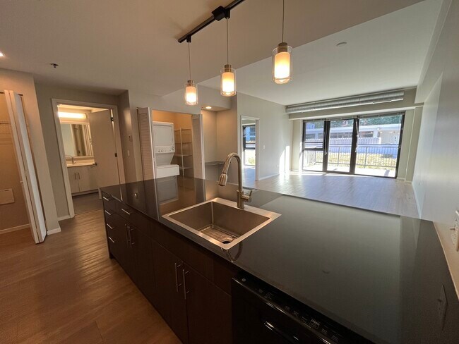 Photo - 211 W Scott St