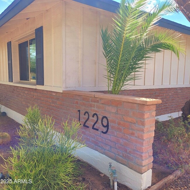 Building Photo - 1229 E Manhatton Dr Rental