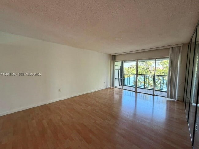 Building Photo - 8775 Park Blvd Unit 318