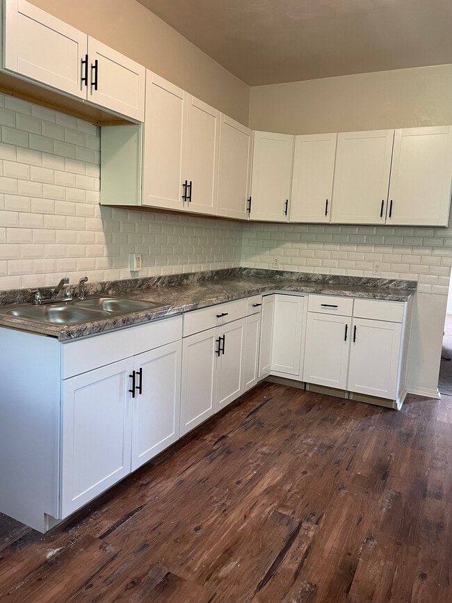 Building Photo - 672 Middle Ave Unit A Rental