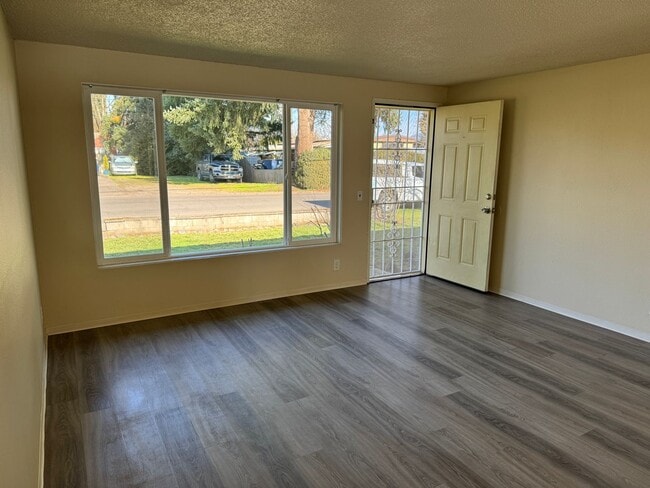 Photo - Updated 4 bedroom 1 bathroom house in Eugene!