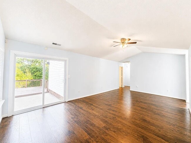 Photo - 9 Green Oak Dr