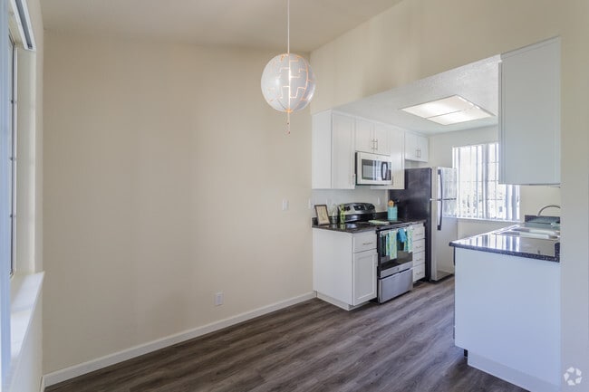 2BR, @BA - 1000 SF - Cirby Oaks Apartments