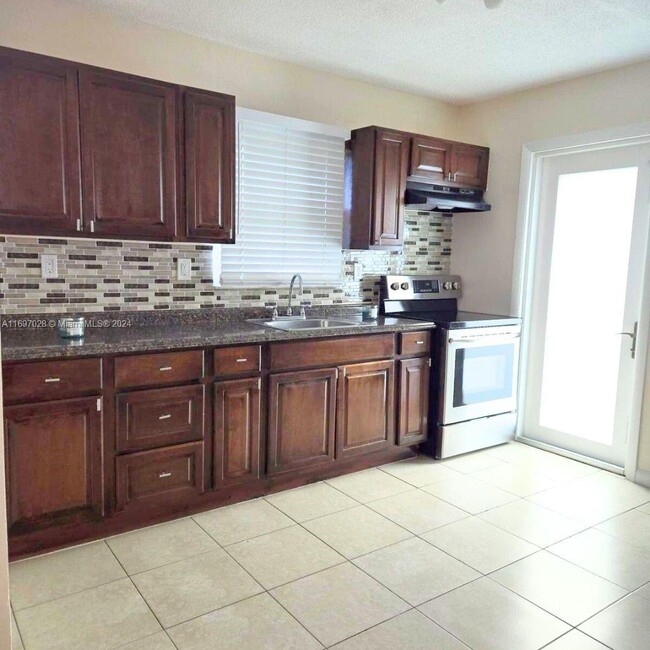 Photo - 2210 SW 46th Ct Apartamento Unidad 1