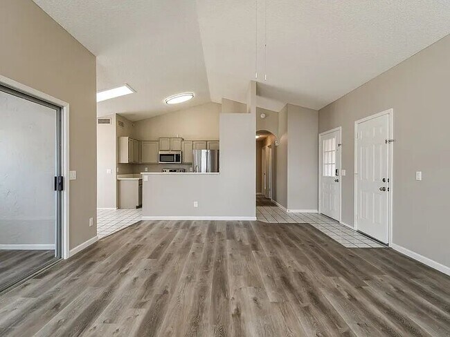 Photo - 2650 Deacon St