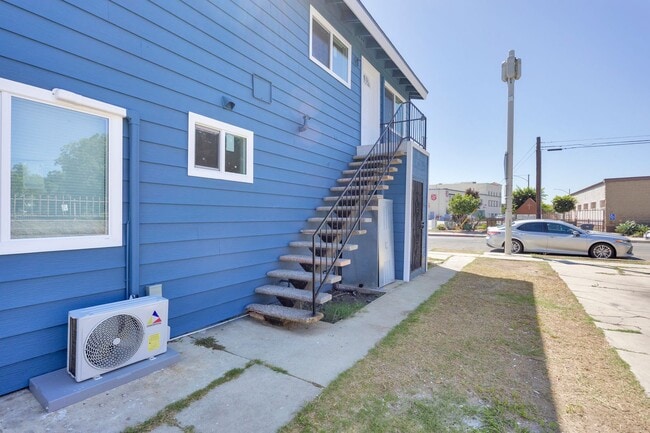 1431 Alamitos Ave Unidad 1431 Alamitos Unit A Above