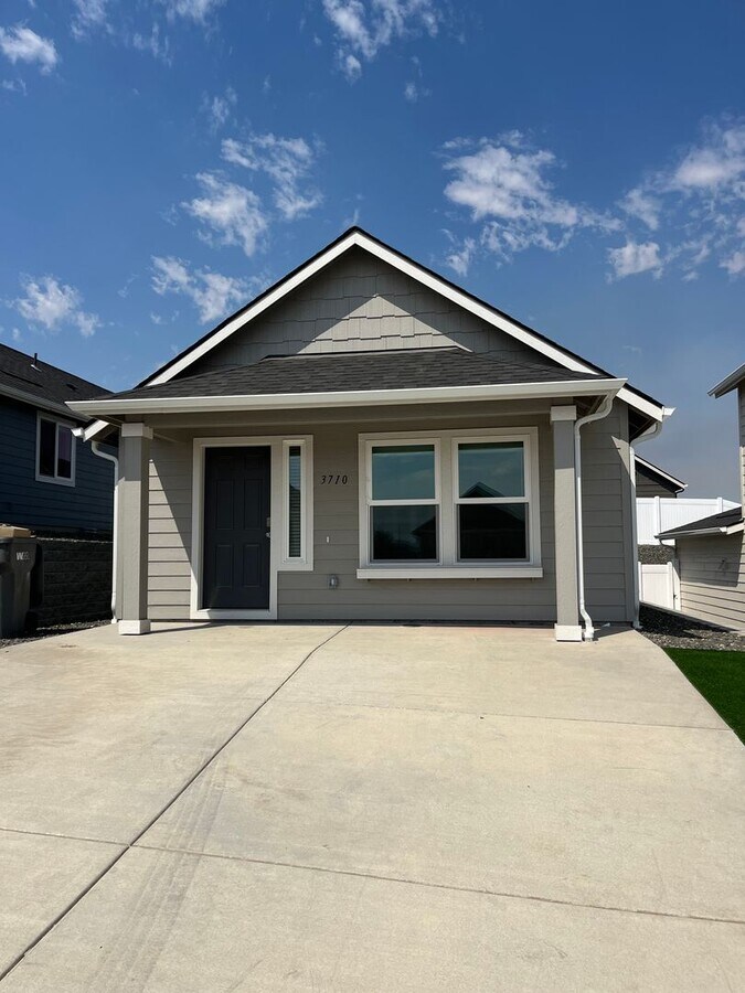 Brand New Single Level Home in New SunRidge Community - Brand New Single Level Home in New SunRidge Community