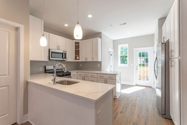Building Photo - Three Bedroom Point Breeze Townhome w Roof Deck!