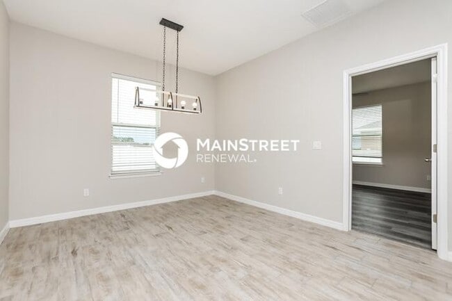 Photo - 3 Bedroom Pet-Friendly Home in GRAND ISLAND, FL with Main Street Renewal