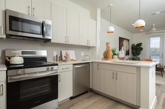 Photo - 1690 North Loop Unidad 311