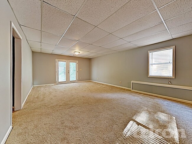 Photo - 4580 Woodcroft Cove