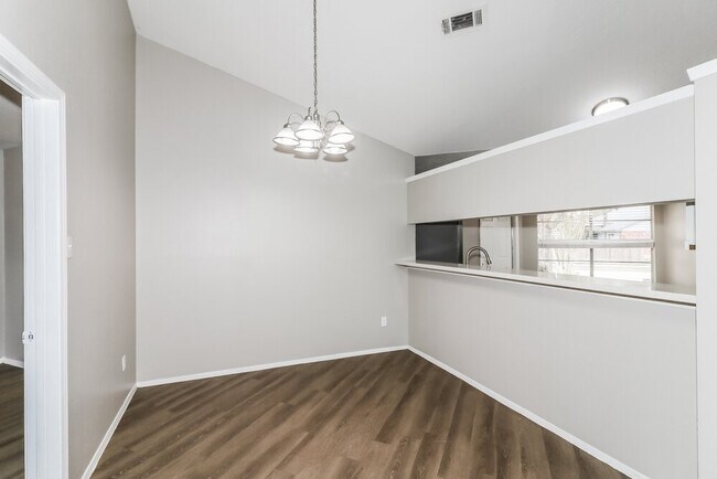 Photo - 2406 Heathergold Dr