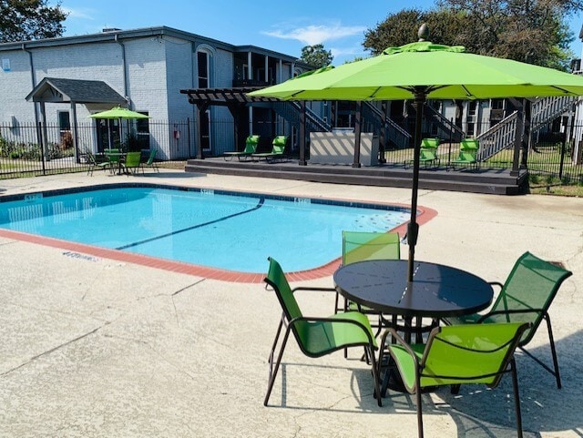 Pearl at Oyster Creek Apartments