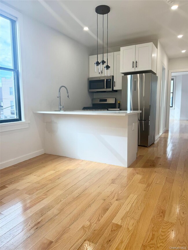 Building Photo - 192 Nassau Ave Unit 2R Rental