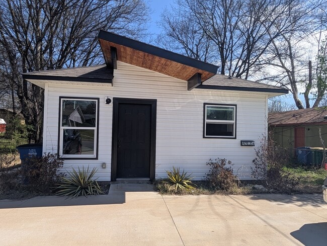 Building Photo - 4910 Allen St