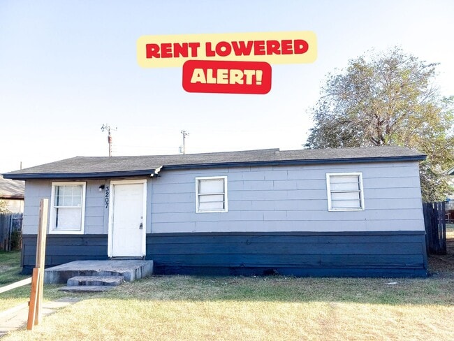 Building Photo - $0 First Month's Rent / $0 Deposit at Move-in
