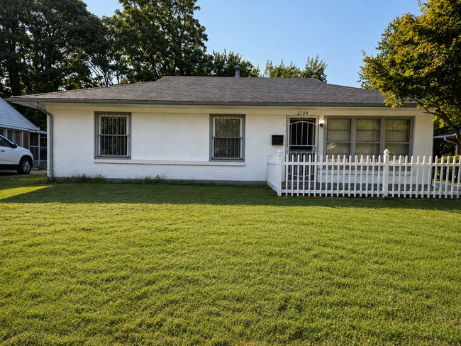 Building Photo - 2104 Belmont Rd