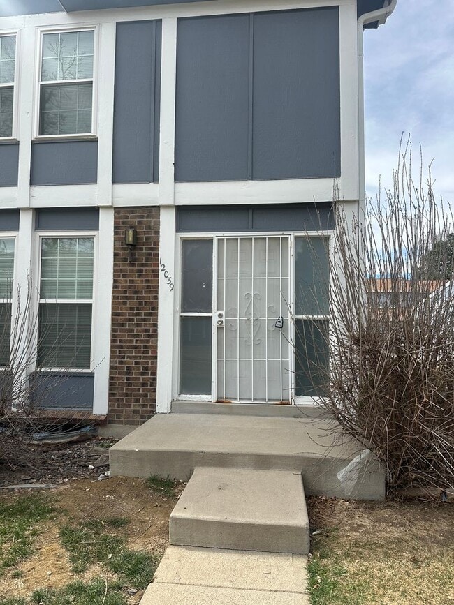 Building Photo - Long Realty & Property Management LLC - 4 bedroom 2.5 Bathroom in Aurora