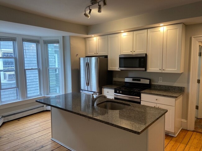 Building Photo - 614 Smith St Unit 614 Smith #2 Rental