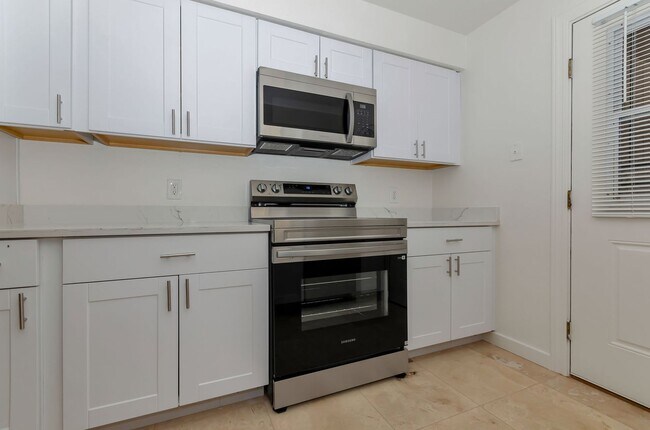 Photo - 2720 N Beverly Ave Unidad 2720 BEVERLY