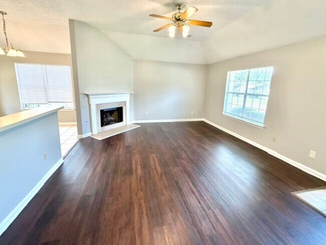 Photo - BradyHillDr7069 Unit 1