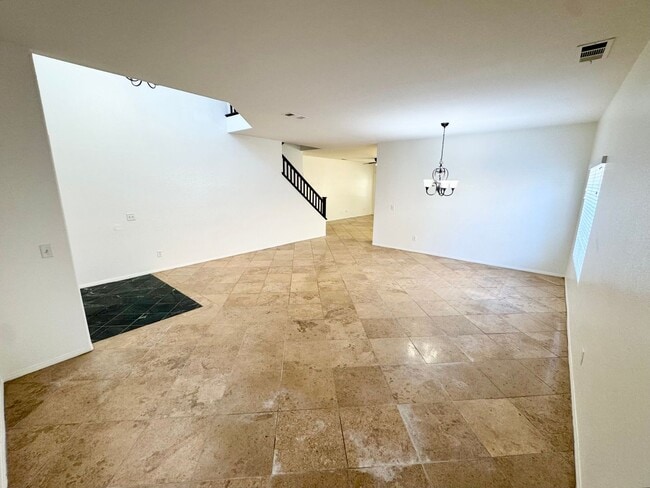 Photo - Spacious 6 bedroom home in West Palmdale