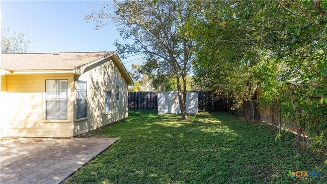 Photo - 2402 Lazy Ridge Dr