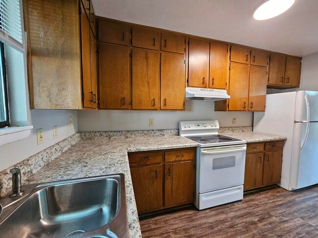 Photo - 198 Locke St