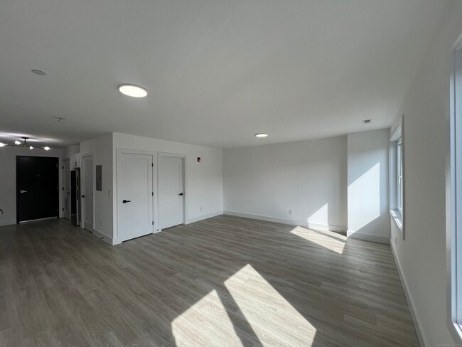 Photo - 211 Ferry Blvd Unit 203